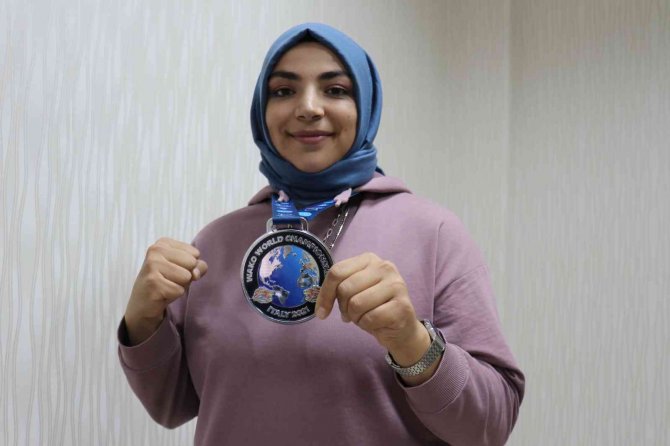 Şeyma Canpolat: "Kadınsın Yapamazsın Dediler, Dünya İkincisi Oldum"