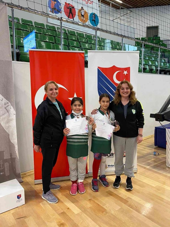 Manisa Bbsk’lı Eskrimcilerden 2 Bronz Madalya