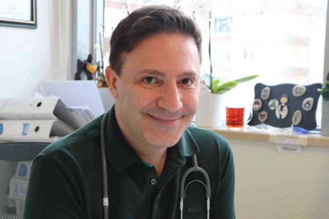 Prof. Dr. Özkaya: "Virüs Artık Akıllı Bir Organizma Gibi Davranıyor"