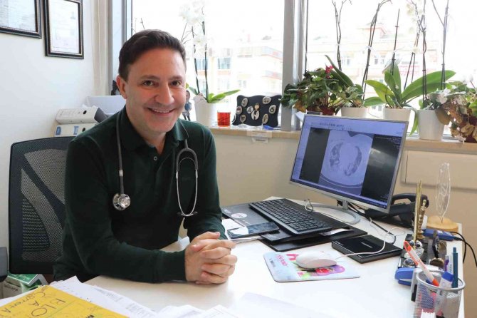 Prof. Dr. Özkaya: "Virüs Artık Akıllı Bir Organizma Gibi Davranıyor"