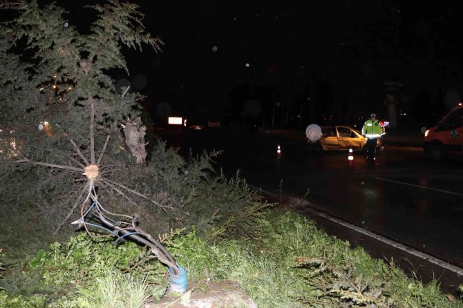 Yağmur Nedeniyle Kayganlaşan Yolda Kaza: 1 Yaralı