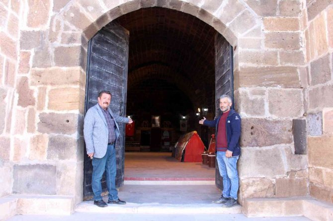 Eşi Benzeri Yok, Ziyaretçiye Hasret