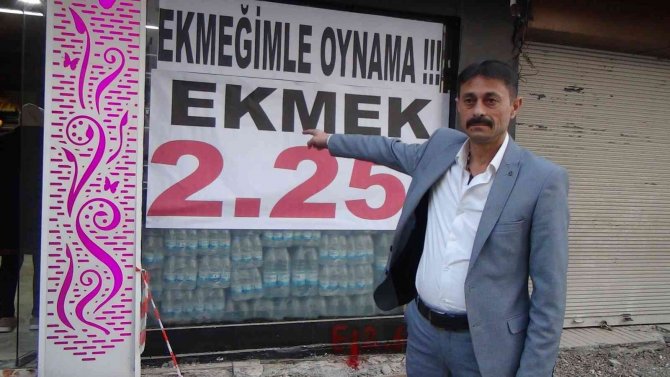 ’Maliyetlere Göğüs Gerecek Gücüm Var’ Deyip Ekmek Fiyatına Zam Yapmadı Kapısında Kuyruk Oldu