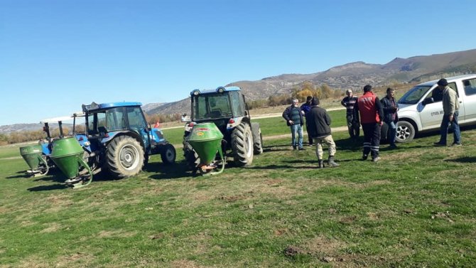 Simav’daki Meralarda Gübreleme Çalışması
