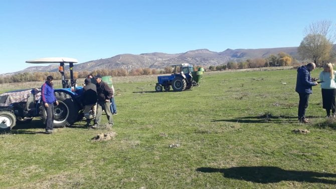 Simav’daki Meralarda Gübreleme Çalışması