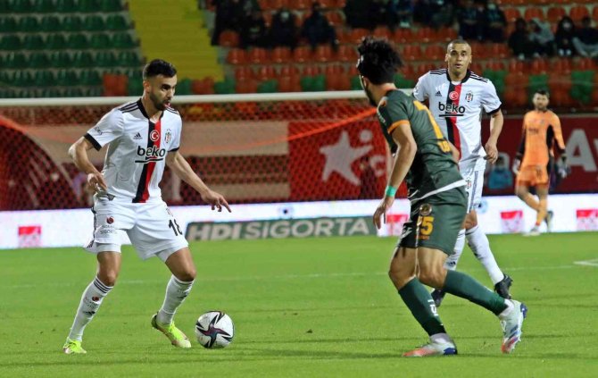 Spor Toto Süper Lig: Aytemiz Alanyaspor: 1 - Beşiktaş: 0 (İ̇lk Yarı)