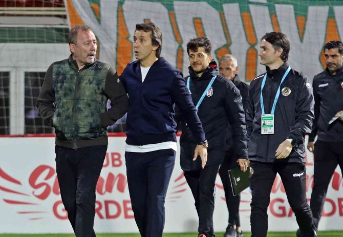 Spor Toto Süper Lig: Aytemiz Alanyaspor: 1 - Beşiktaş: 0 (Maç Devam Ediyor)