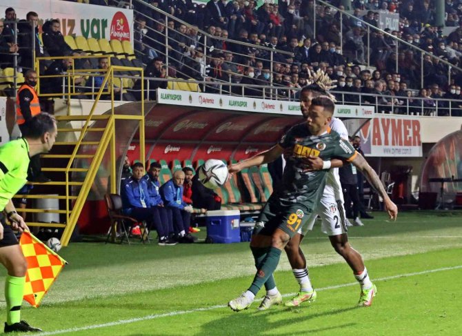 Spor Toto Süper Lig: Aytemiz Alanyaspor: 1 - Beşiktaş: 0 (İ̇lk Yarı)