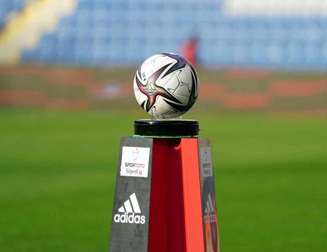 Spor Toto Süper Lig: M. Başakşehir: 2 - Dg Sivasspor: 0 (Maç Devam Ediyor)
