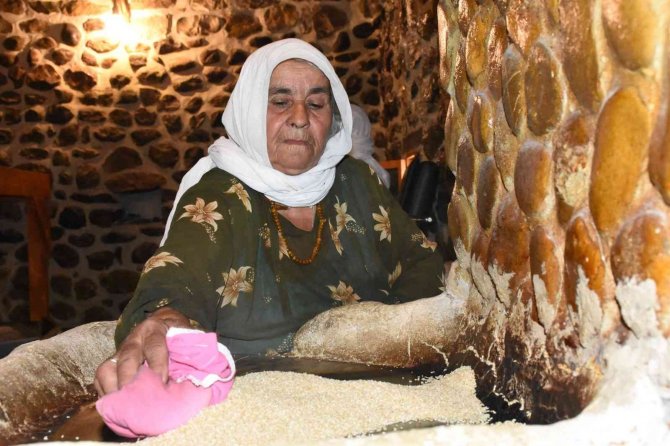 152 Yıllık Su Değirmeninde Tahin Yapılıyor