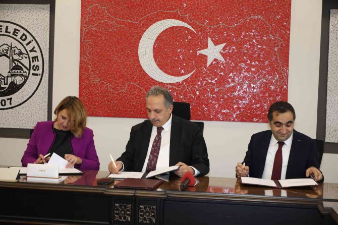 Talas’a 4 Yeni Okul İçin İmzalar Atıldı