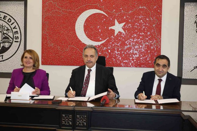 Talas’a 4 Yeni Okul İçin İmzalar Atıldı