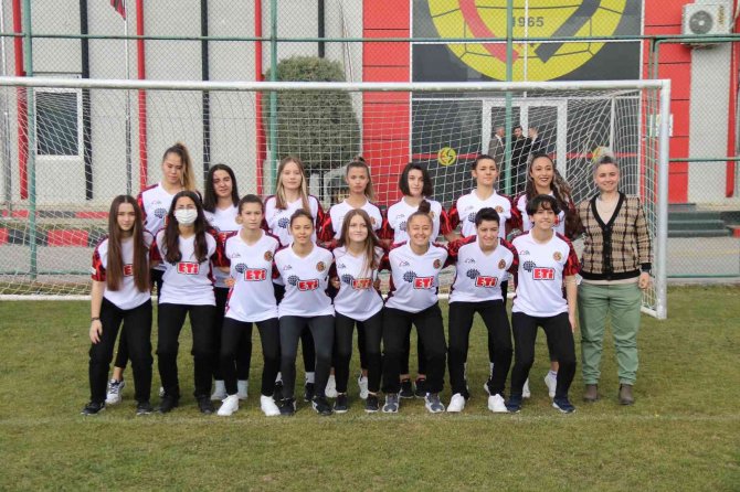 Eskişehirspor’da Artık Kadınlar Da Sahaya Çıkacak