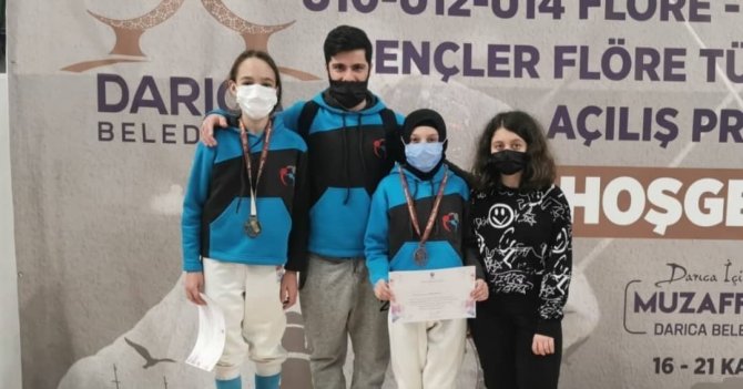 Eskrim Turnuvasında Ereğlili Sporcular, Madalya İle Dönüyor