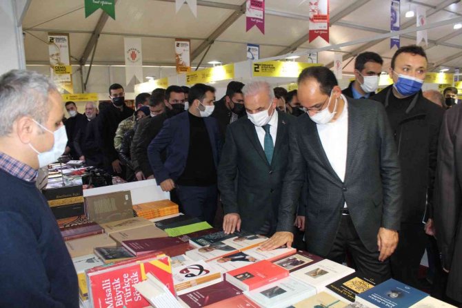 İ̇brahim Kalın: "Türkiye, Kökleri Sağlam Bir Çınar Gibi Kendi Yolunda Yürümeye Devam Ediyor"