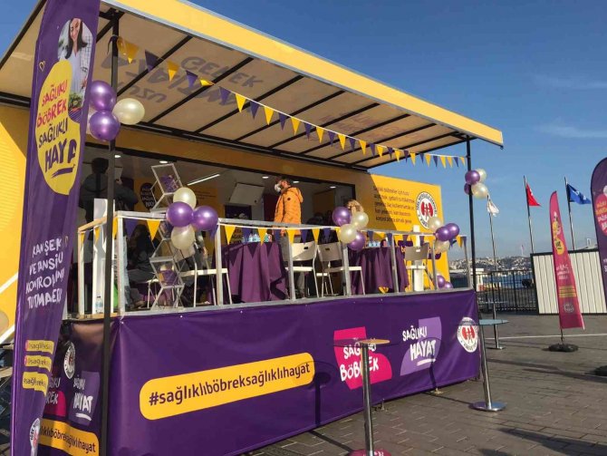 Üsküdar’da ‘Sağlıklı Böbrek Sağlıklı Hayat’ Tırında Hızlı İdrar Ve Kan Testi