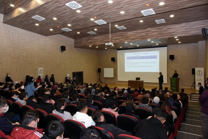 Rektör Uzun, Kastamonu Üniversitesi Öğrencileriyle “Kariyer Söyleşileri”nde Bir Araya Geldi
