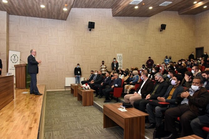 Rektör Uzun, Kastamonu Üniversitesi Öğrencileriyle “Kariyer Söyleşileri”nde Bir Araya Geldi