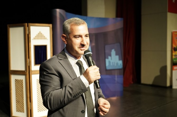 Yeşilyurt’ta ‘Z Takımı’ Müzikal Tiyatro Gösterisi Yoğun İlgi Gördü