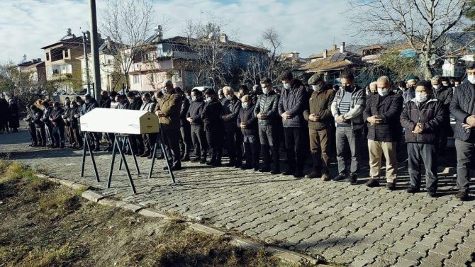 Korona Virüse Yenik Düşen Doktor Son Yolculuğuna Uğurlandı