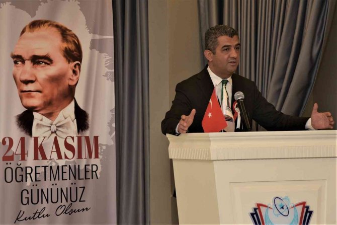 Aklınla 1000 Yaşa Öğretmenim Turnuvasının Şampiyonları Ödüllerini Aldı