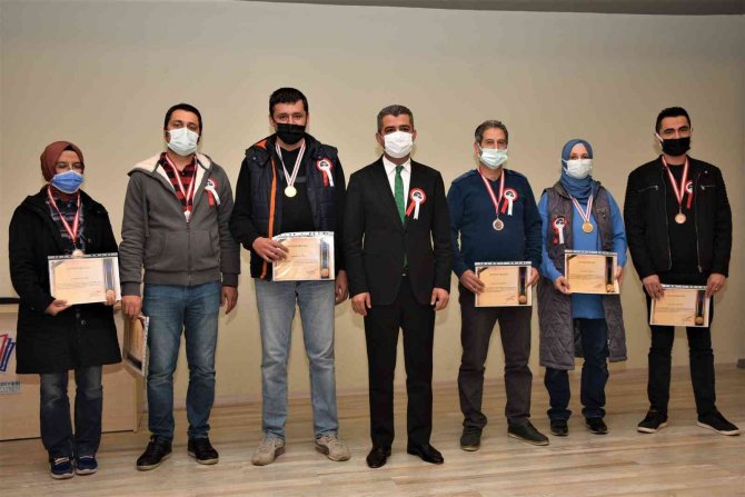 Aklınla 1000 Yaşa Öğretmenim Turnuvasının Şampiyonları Ödüllerini Aldı