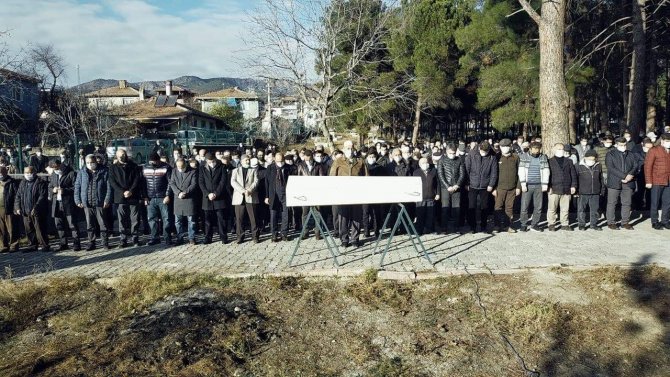 Korona Virüse Yenik Düşen Doktor Son Yolculuğuna Uğurlandı