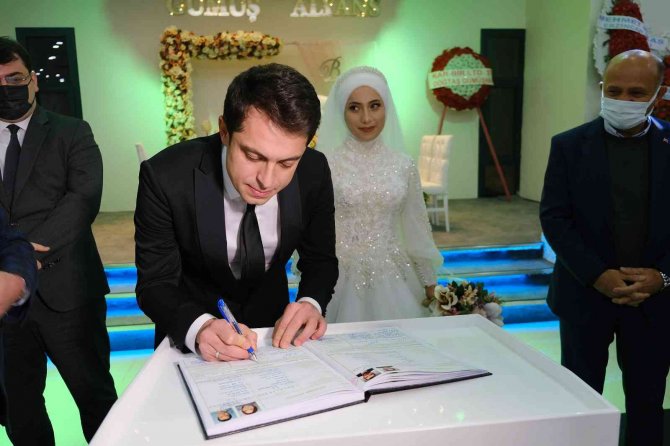 Kaymakam Yılmaz Dünya Evine Girdi