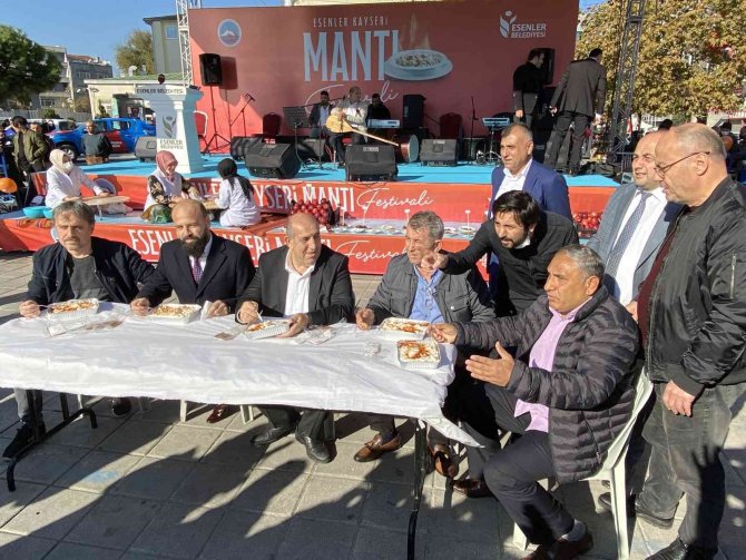 Esenler Belediyesi 20 Bin Kişiye Mantı Dağıttı