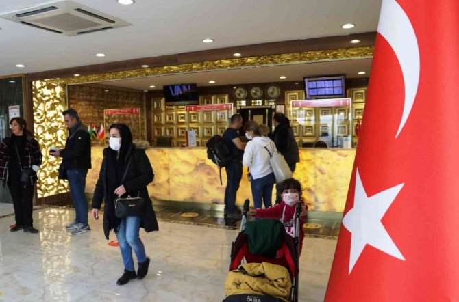 İ̇ranlıların Van’a Gelişi Esnafın Yüzünü Güldürdü