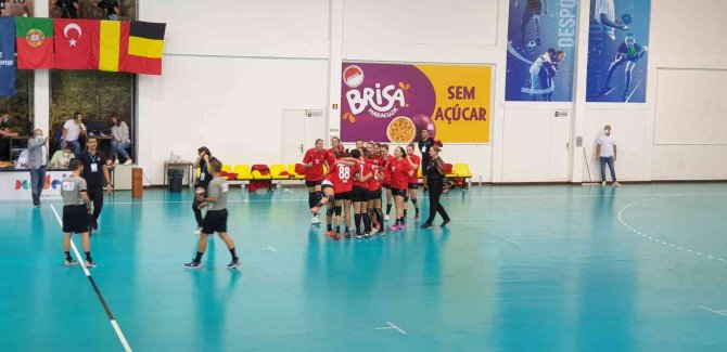 İ̇zmir Büyükşehir Belediyesi Kadın Hentbol Takımı, Portekiz’de Turladı