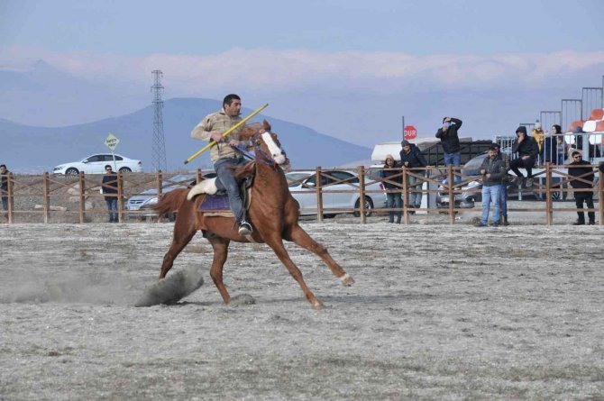 Kars’ta Nefes Kesen Cirit Gösterisi