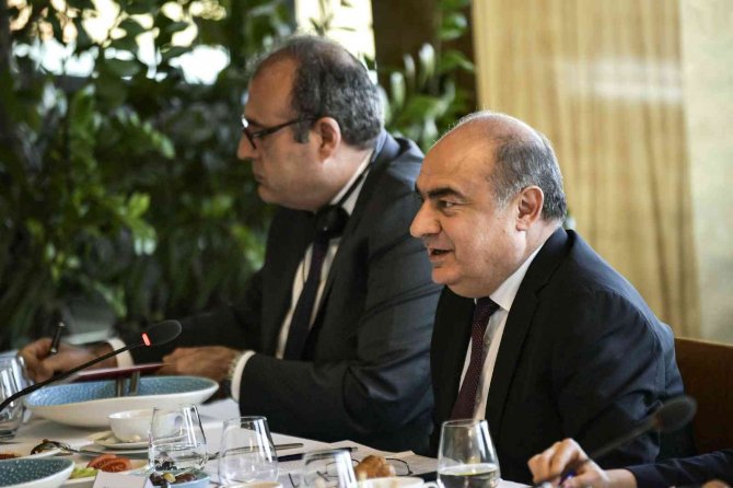 Kosova Başbakan Kurti, Kosova-türkiye Ticaret Odası Üyeleri İle Yatırım Fırsatlarını Görüştü