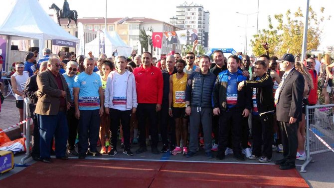 Toroslar Uluslararası Yarı Maratonu Başladı