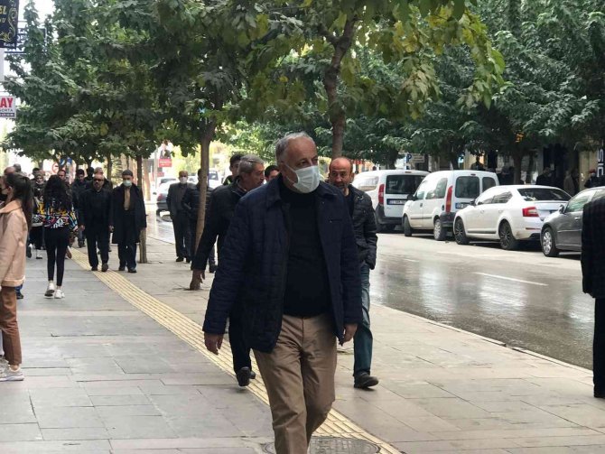 Elazığ’da Vaka Sayıları Hızla Düşmeye Devam Ediyor