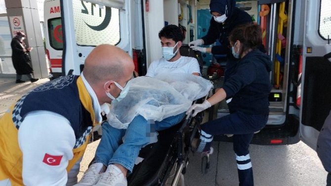 Saati Sorup Bıçaklayıp Kaçtılar