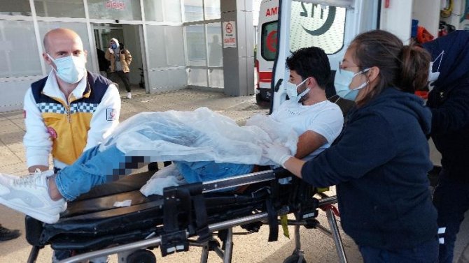 Saati Sorup Bıçaklayıp Kaçtılar