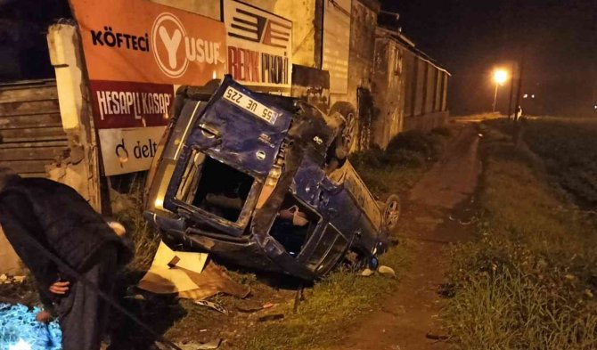 Hafif Ticari Araç Takla Attı: 1 Yaralı