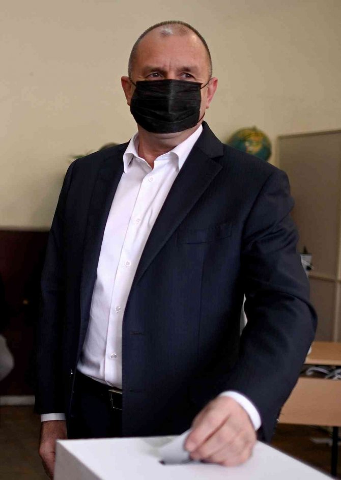 Sandık Çıkış Anketlerine Göre, Bulgaristan’daki Cumhurbaşkanlığı Seçimini Radev Kazandı