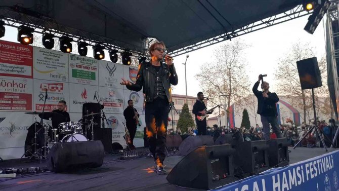 Fatsa’da Hamsi Festivalinde Soner Arıca Rüzgarı