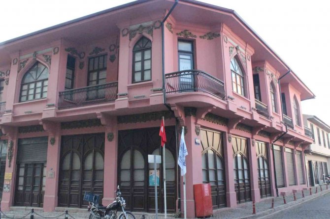 Necip Fazıl Kısakürek "Otel Odaları" Şiirini Bu Odada Yazdı