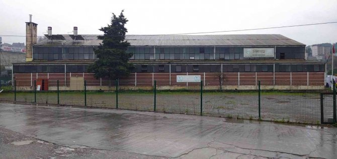 43 Yıllık Spor Salonunun Yenilenmesi Bekleniyor