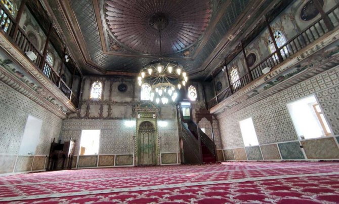 2 Asırlık Cami Duvar Süslemeleri İle Dikkat Çekiyor