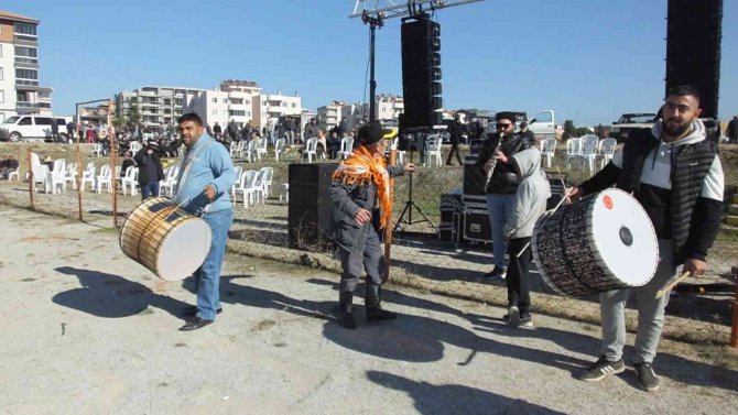 Balıkesir’de Güreş Develeri İçin Havut Hayrı Yapıldı