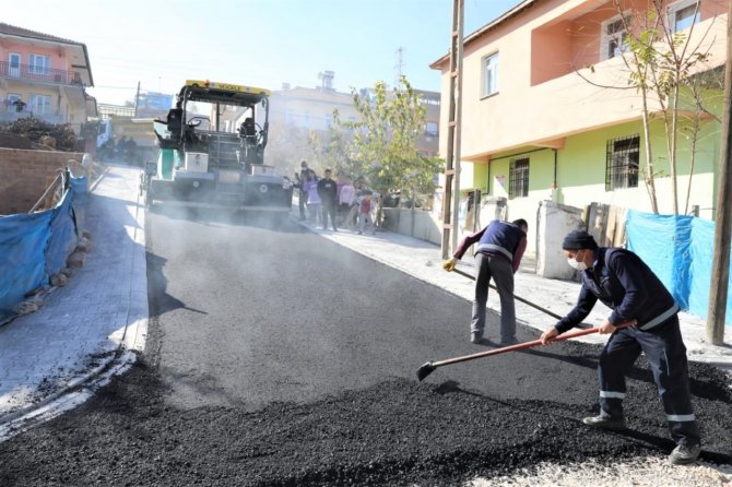Battalgazi Belediyesi Asfaltsız Yol Bırakmama Adına Kararlı İlerliyor