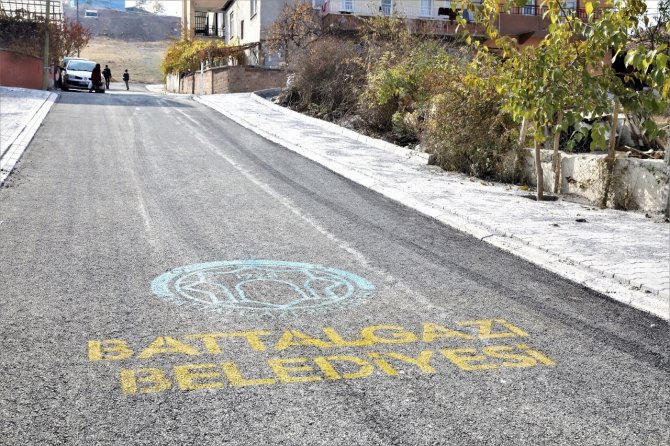 Battalgazi Belediyesi Asfaltsız Yol Bırakmama Adına Kararlı İlerliyor