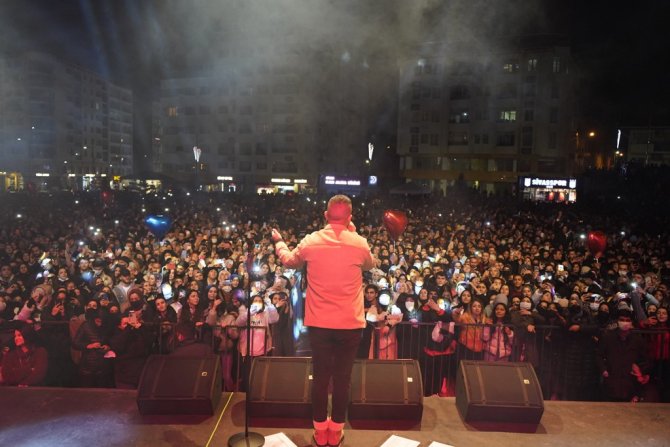 Sivas’ta “Kampüse Hoş Geldin” Konserleri Sürüyor