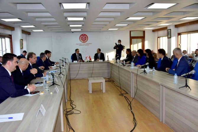 Chp’li Belediye Başkanları Kktc’de Siyasi Partiler İle Bir Araya Geldi