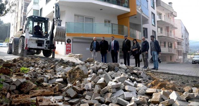 Davutlar’da Yol Yapım Çalışmaları Sürüyor