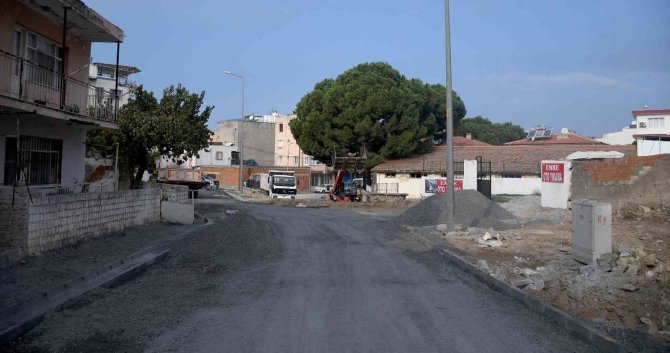 Davutlar’da Yol Yapım Çalışmaları Sürüyor